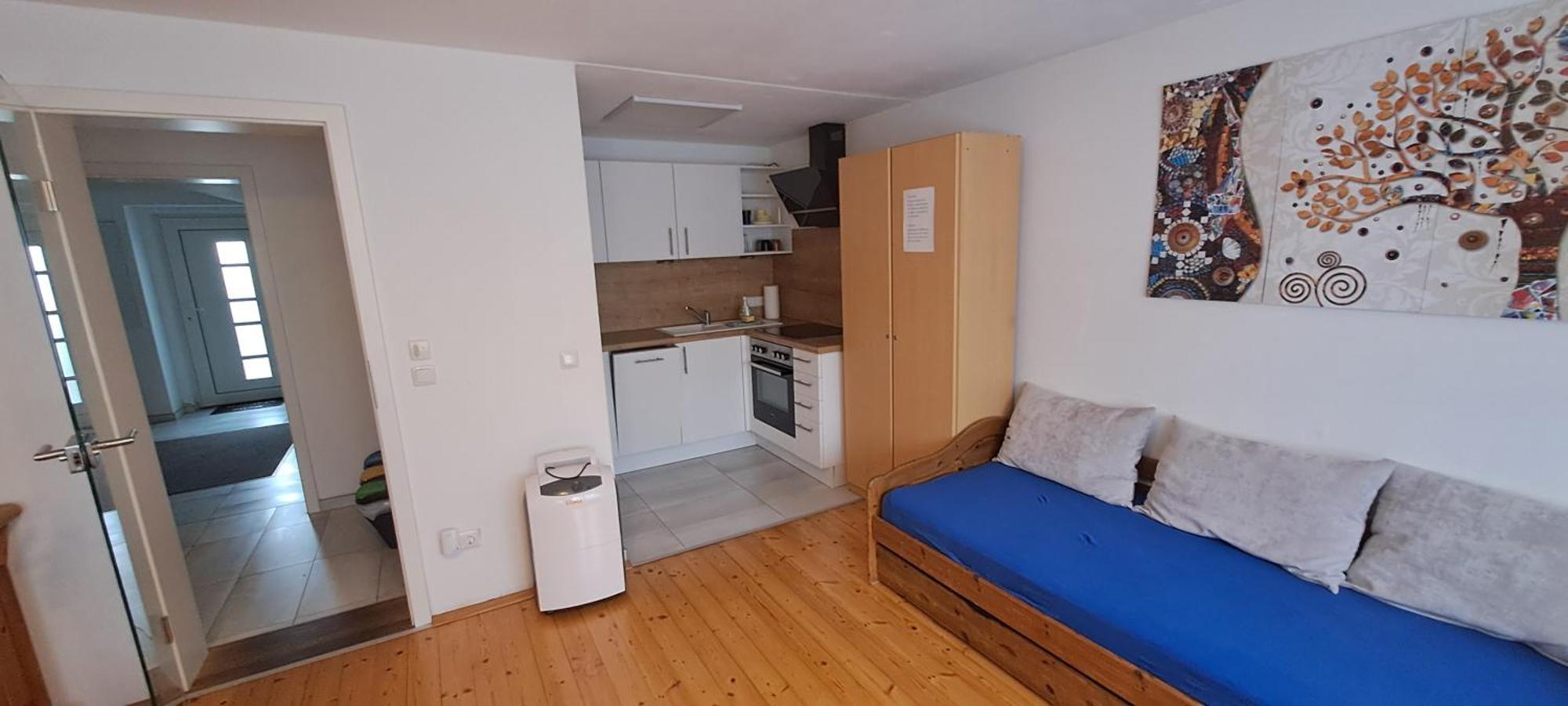 Helle Souterrainwohnung Naehe Flughafen, Landshut Und Muenchen 1 Bis 5 Personen